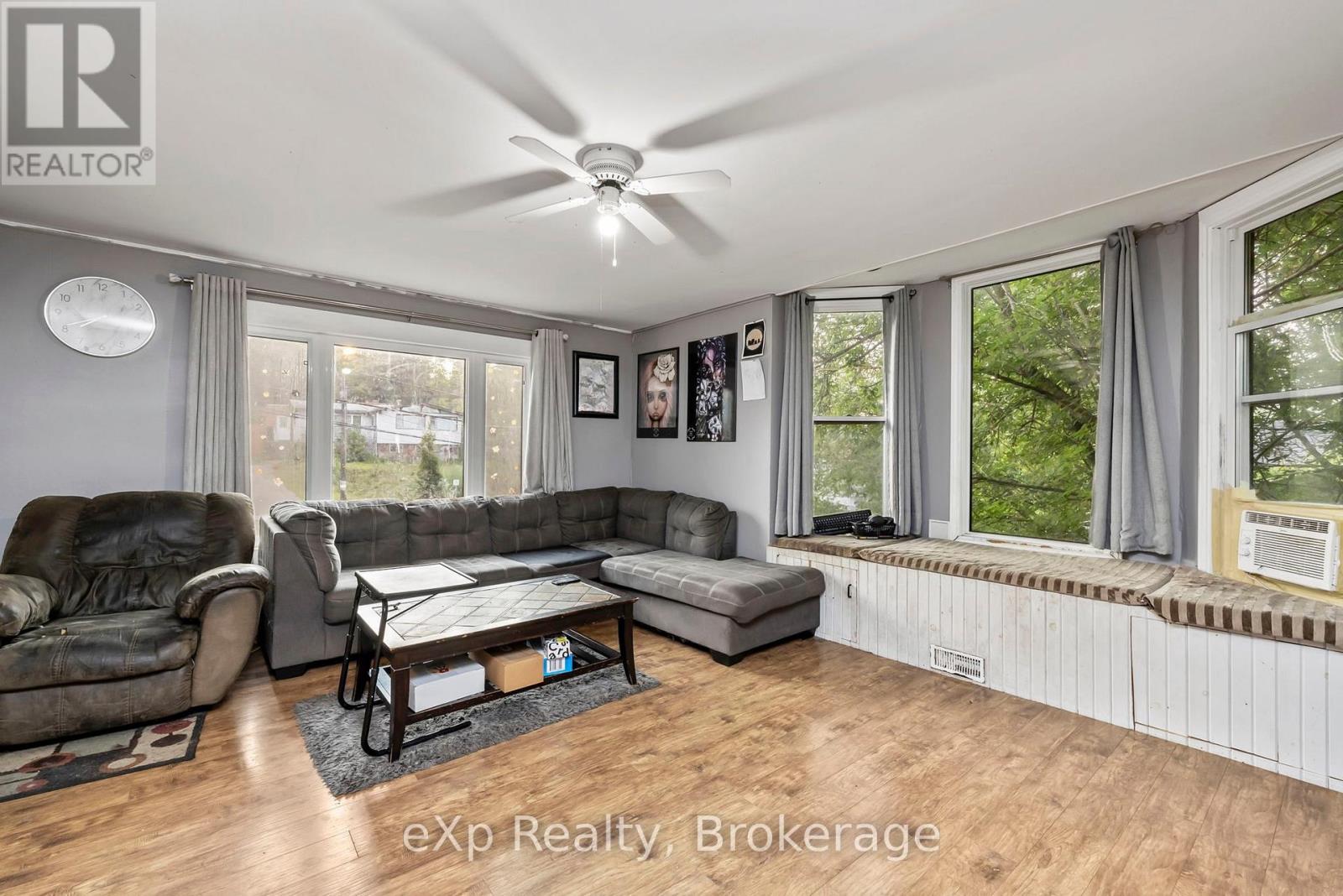 28 Emily Street, Parry Sound, Ontario  P2A 2P5 - Photo 3 - X12340593