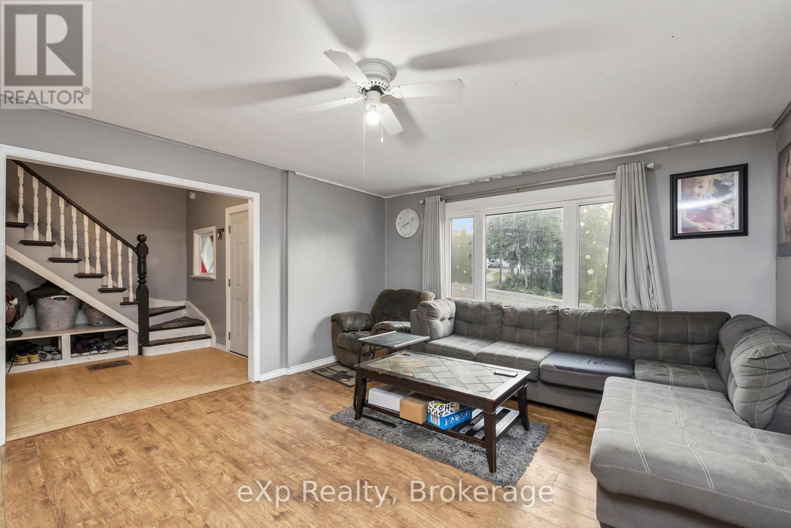 28 Emily Street, Parry Sound, Ontario  P2A 2P5 - Photo 4 - X12340593
