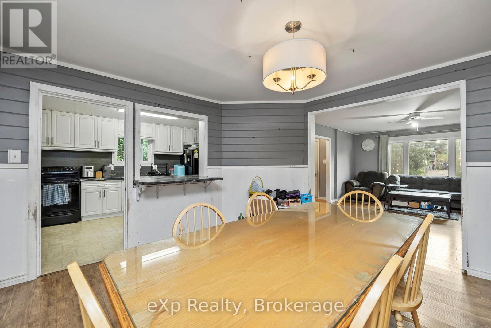 28 Emily Street, Parry Sound, Ontario  P2A 2P5 - Photo 8 - X12340593