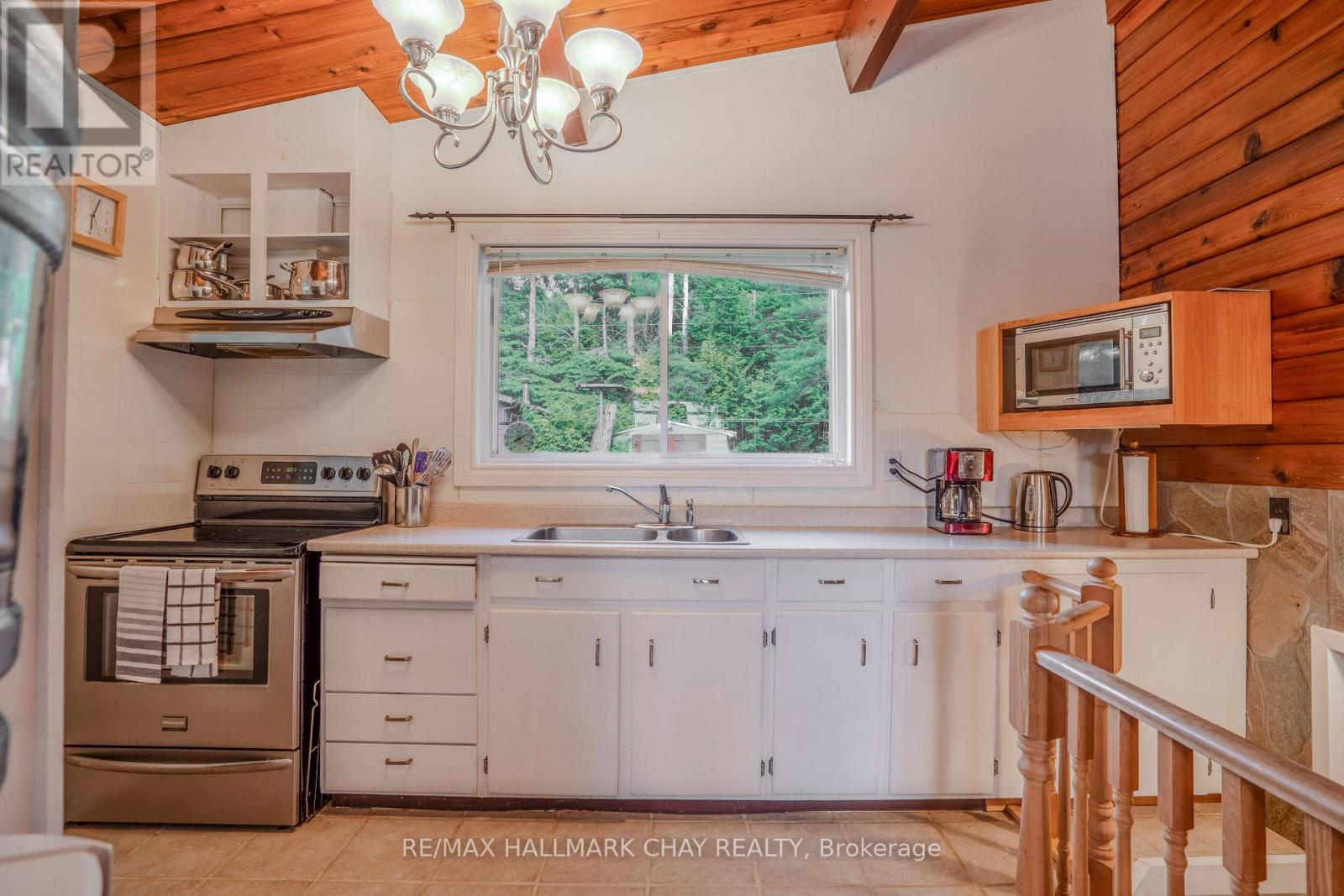 1070 Chaikof Road, Bracebridge, Ontario  P1P 1R3 - Photo 10 - X12340470