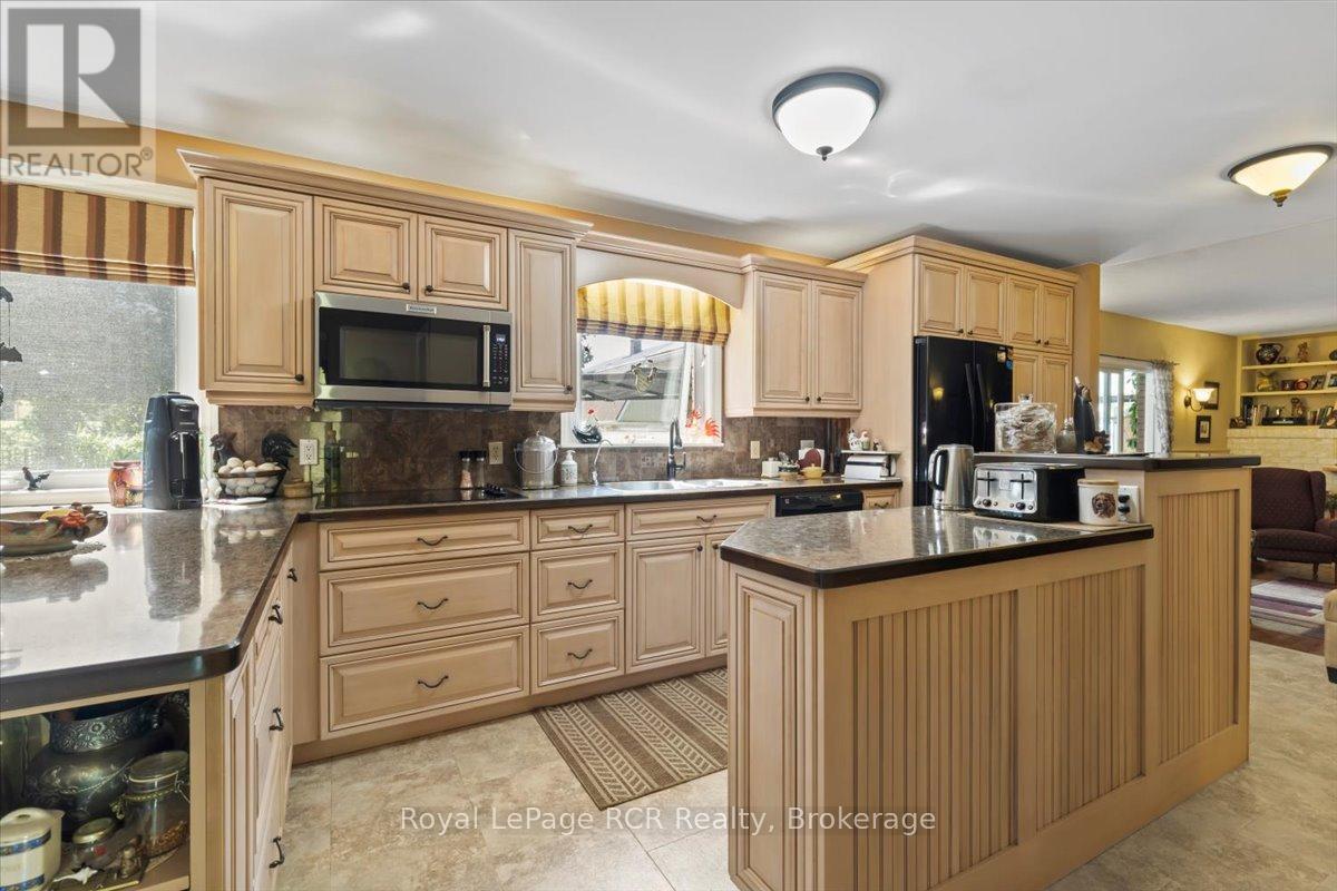 295 2nd Street, Hanover, Ontario  N4N 1A4 - Photo 11 - X12321974