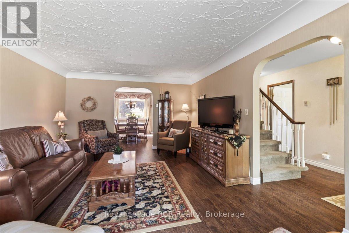 295 2nd Street, Hanover, Ontario  N4N 1A4 - Photo 6 - X12321974