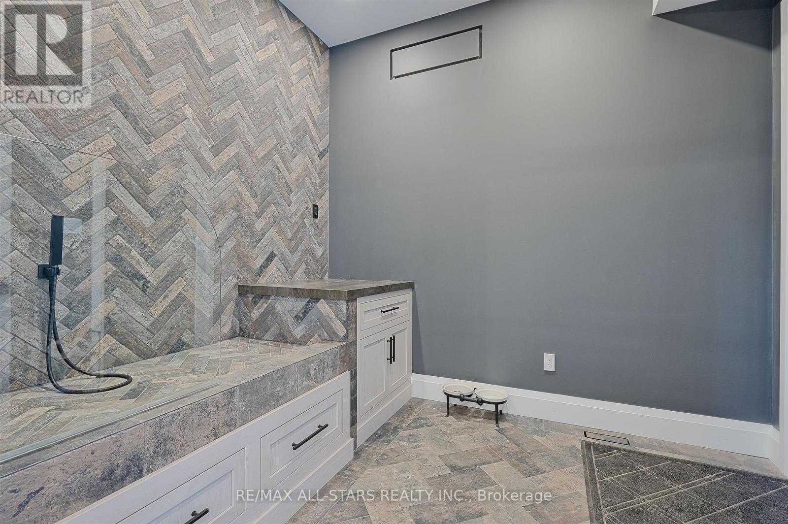 6374 Smith Boulevard, Georgina, Ontario  L0E 1N0 - Photo 30 - N12340564