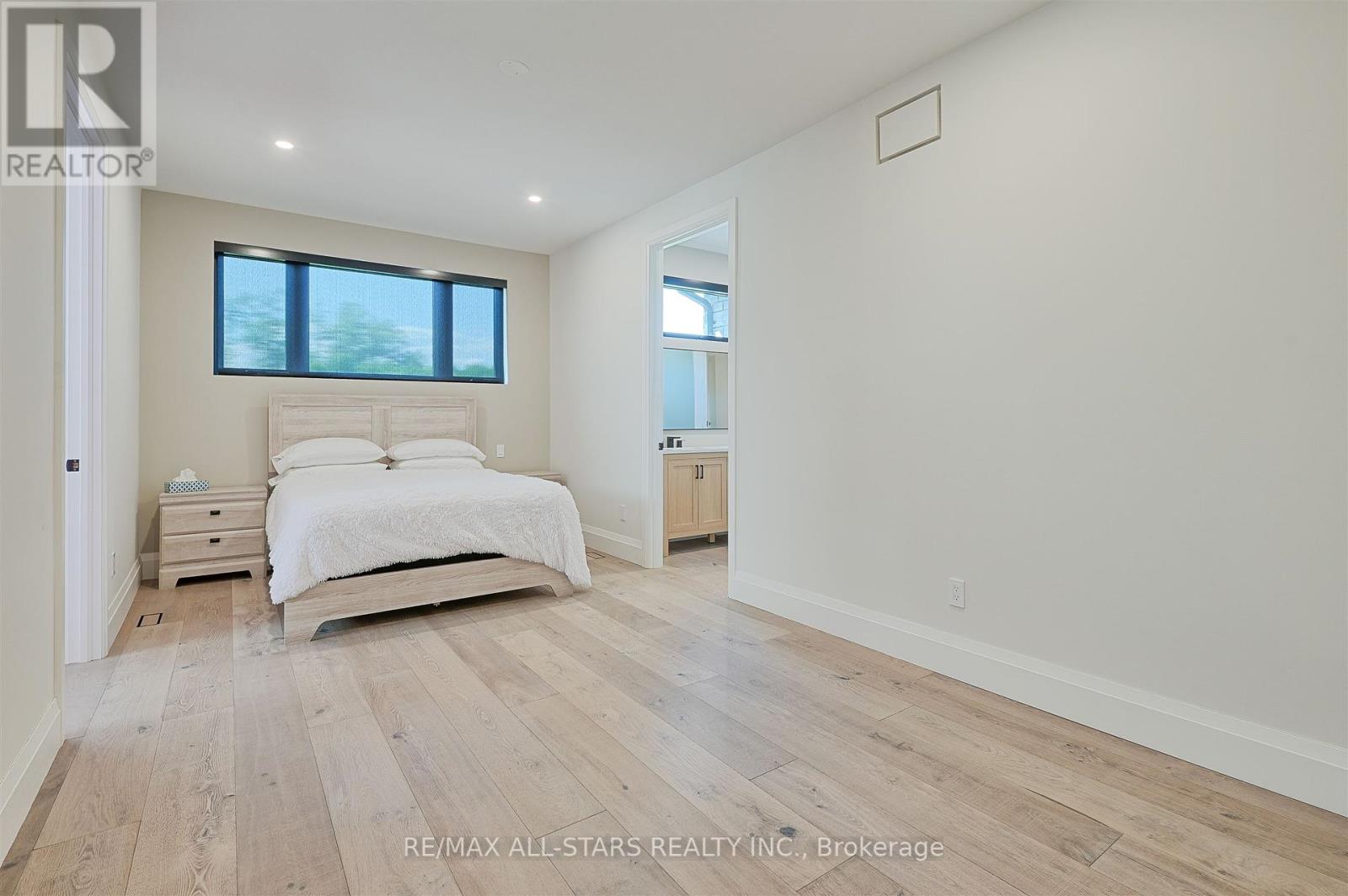 6374 Smith Boulevard, Georgina, Ontario  L0E 1N0 - Photo 33 - N12340564