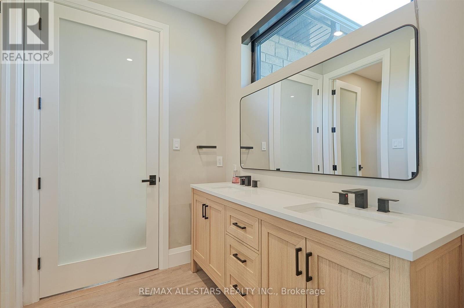 6374 Smith Boulevard, Georgina, Ontario  L0E 1N0 - Photo 34 - N12340564