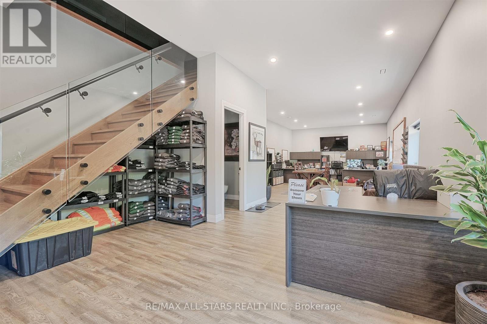 6374 Smith Boulevard, Georgina, Ontario  L0E 1N0 - Photo 43 - N12340564