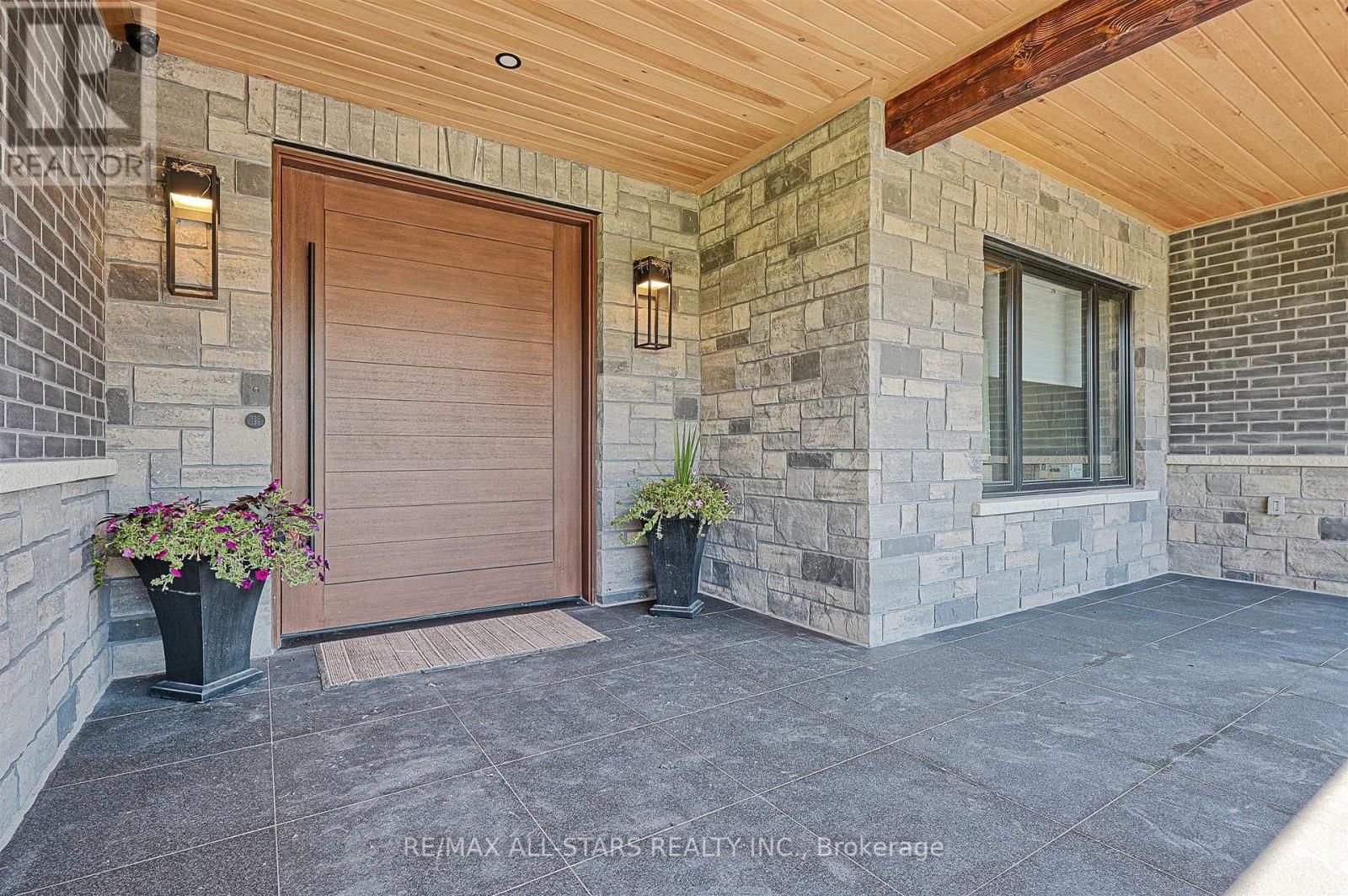 6374 Smith Boulevard, Georgina, Ontario  L0E 1N0 - Photo 8 - N12340564