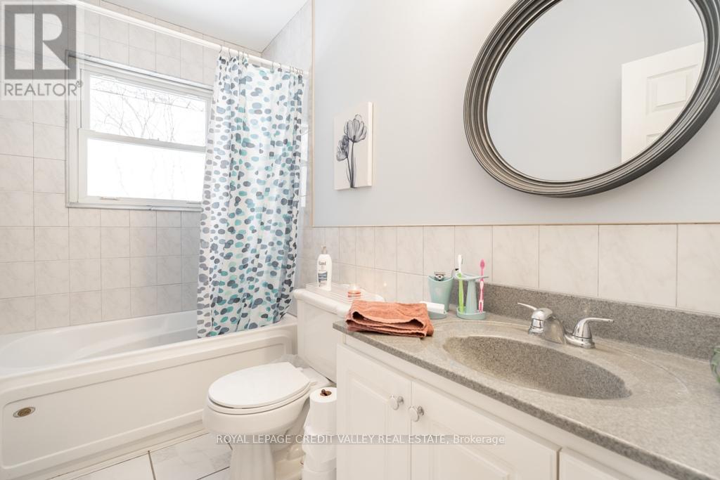 535 Taplow Crescent, Oakville, Ontario  L6L 4V9 - Photo 10 - W12340526