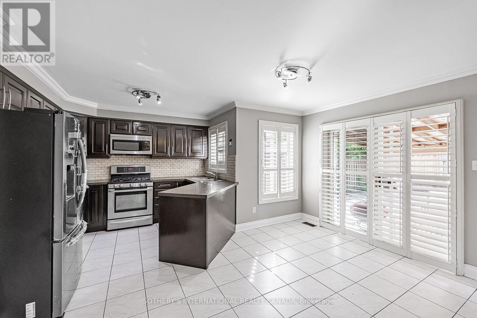 5930 Bassinger Place, Mississauga, Ontario  L5M 6K5 - Photo 10 - W12340527