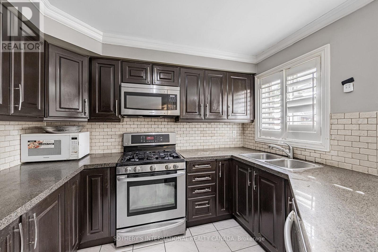 5930 Bassinger Place, Mississauga, Ontario  L5M 6K5 - Photo 12 - W12340527