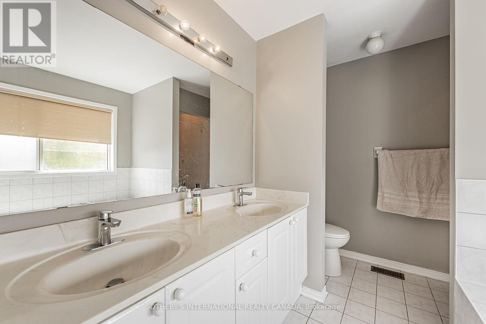 5930 Bassinger Place, Mississauga, Ontario  L5M 6K5 - Photo 20 - W12340527