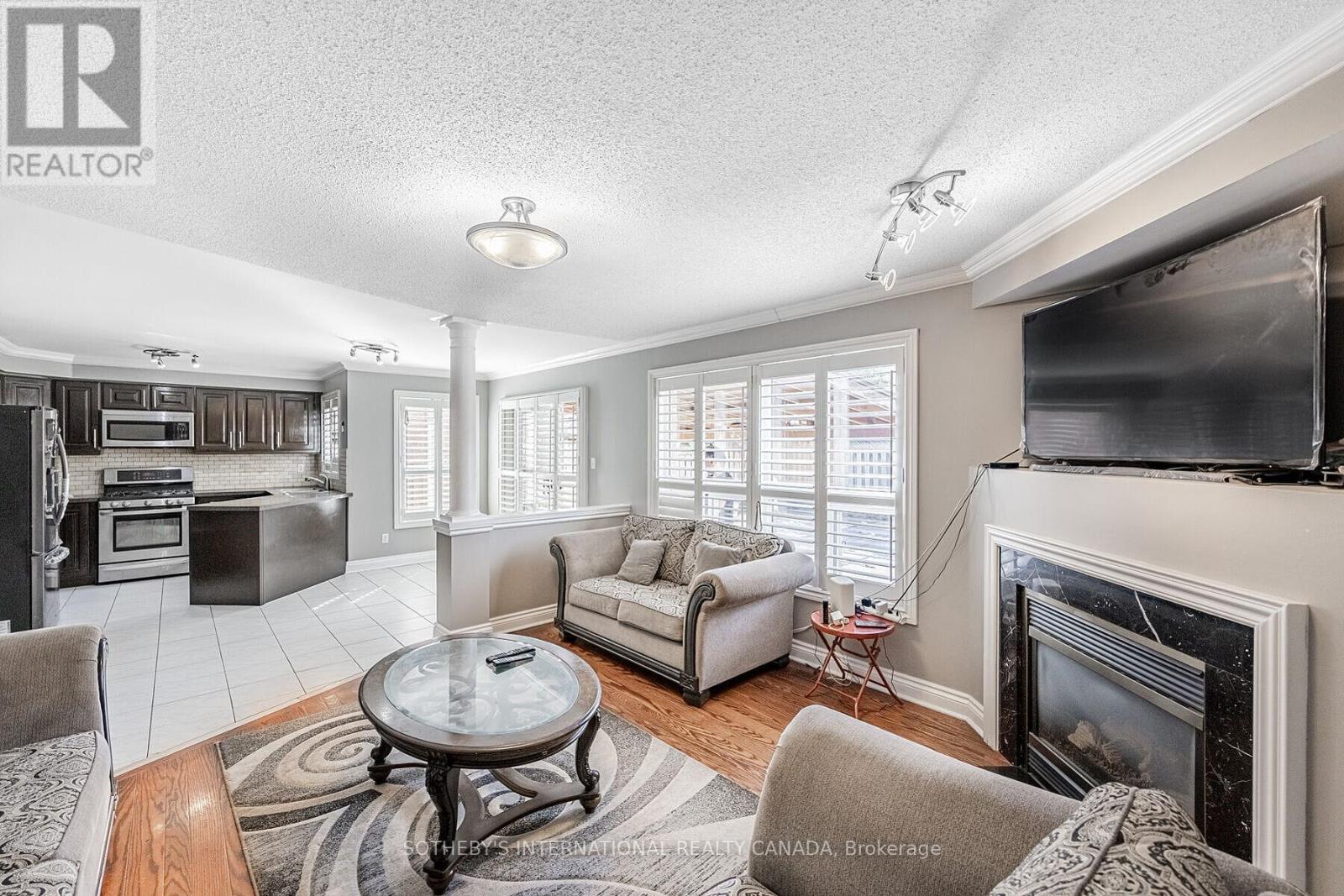 5930 Bassinger Place, Mississauga, Ontario  L5M 6K5 - Photo 9 - W12340527