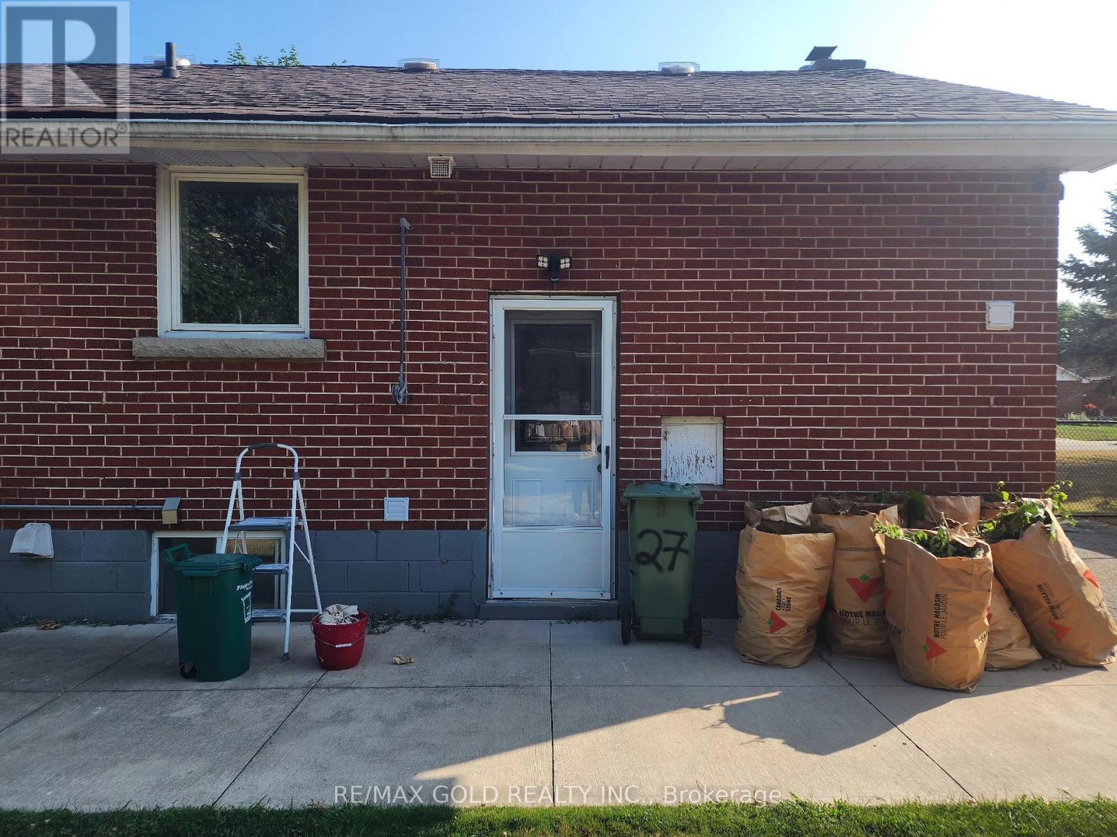 27 Heather Road, Hamilton, Ontario  L8K 3V9 - Photo 2 - X12340537