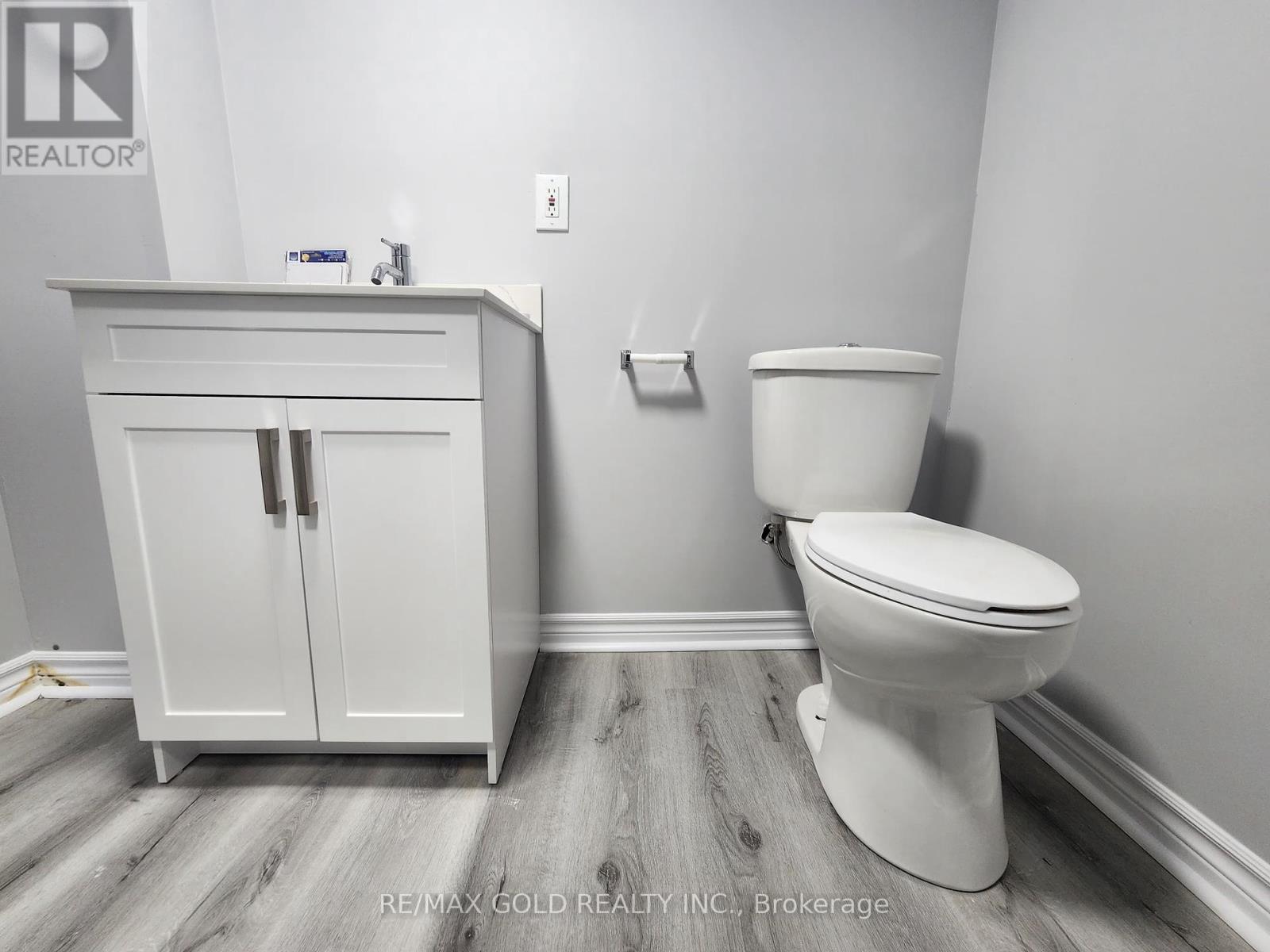 27 Heather Road, Hamilton, Ontario  L8K 3V9 - Photo 7 - X12340537
