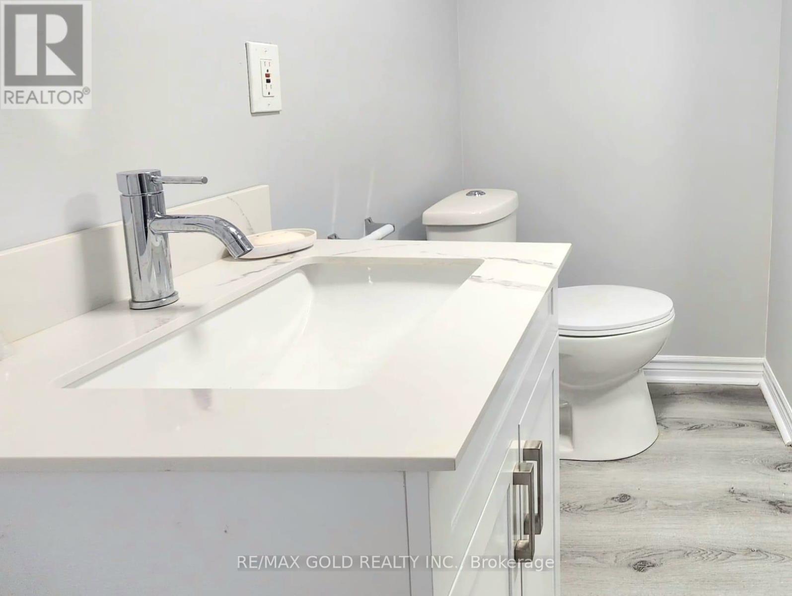27 Heather Road, Hamilton, Ontario  L8K 3V9 - Photo 8 - X12340537
