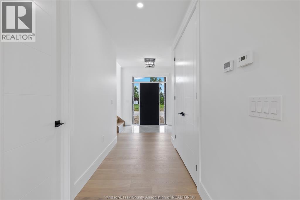Property at 2512 MAYFAIR South image 4