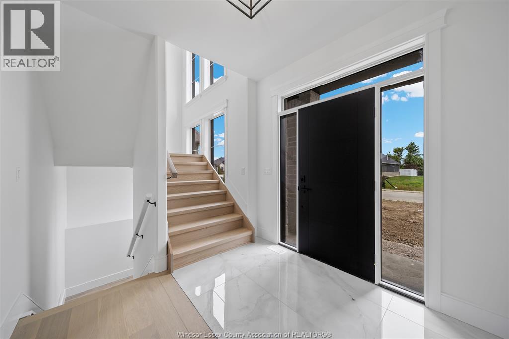 Property at 2512 MAYFAIR South image 3