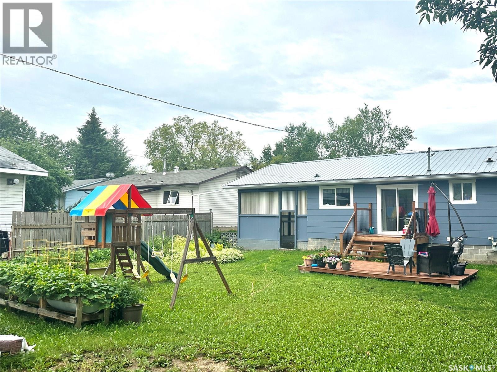 105 6th Avenue S, Big River, Saskatchewan  S0J 0E0 - Photo 3 - SK998599