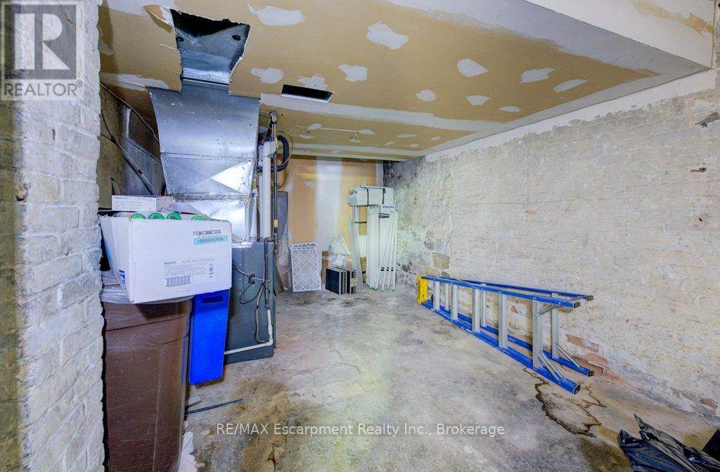 70 Chatham Street, Brantford, Ontario  N3T 2P1 - Photo 38 - X12295856
