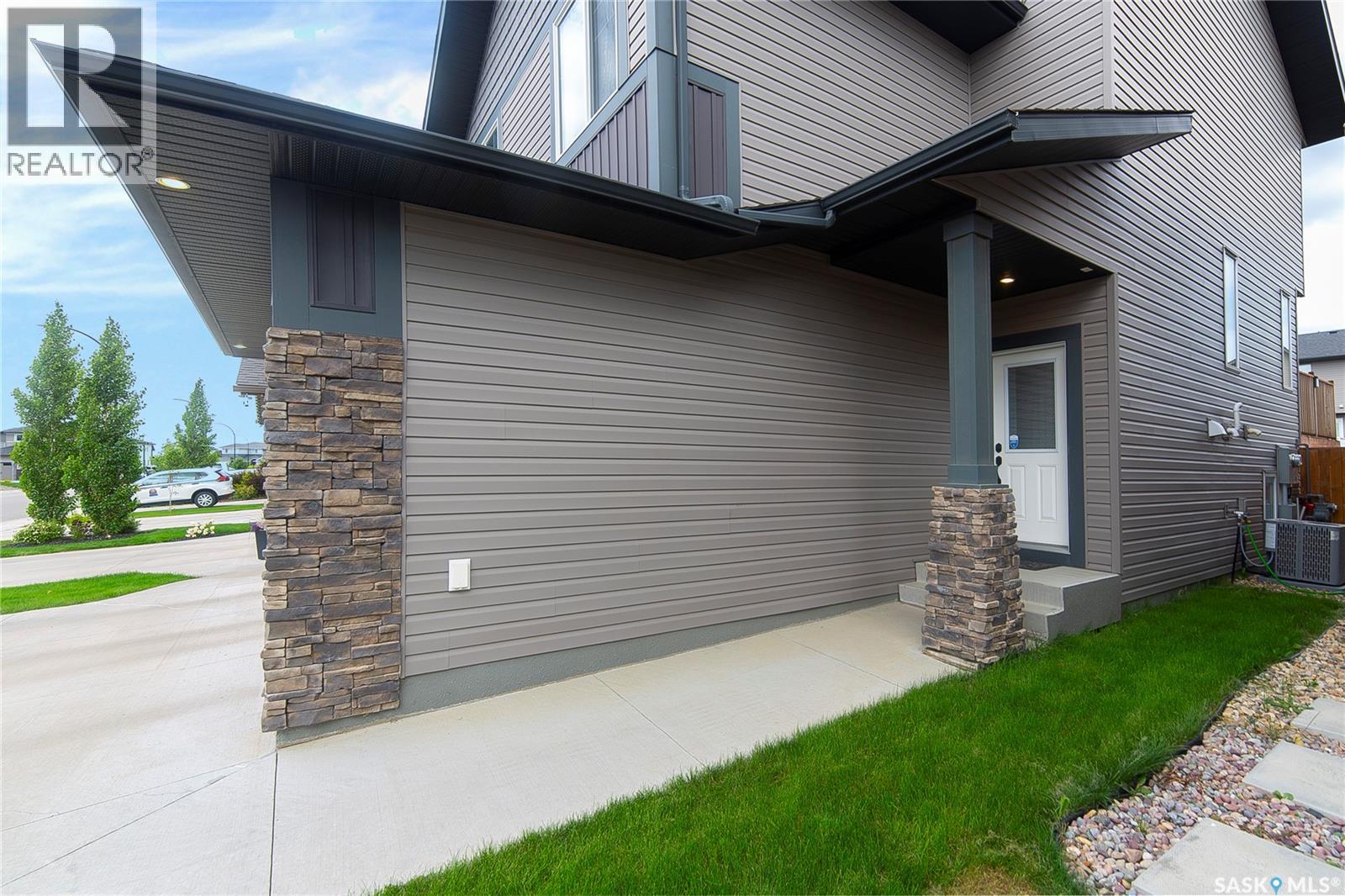 Property at 337 GERMAIN MANOR image 2