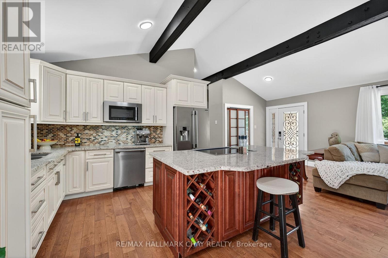135 Big Bay Point Road, Innisfil, Ontario  L9S 2N3 - Photo 12 - N12340687