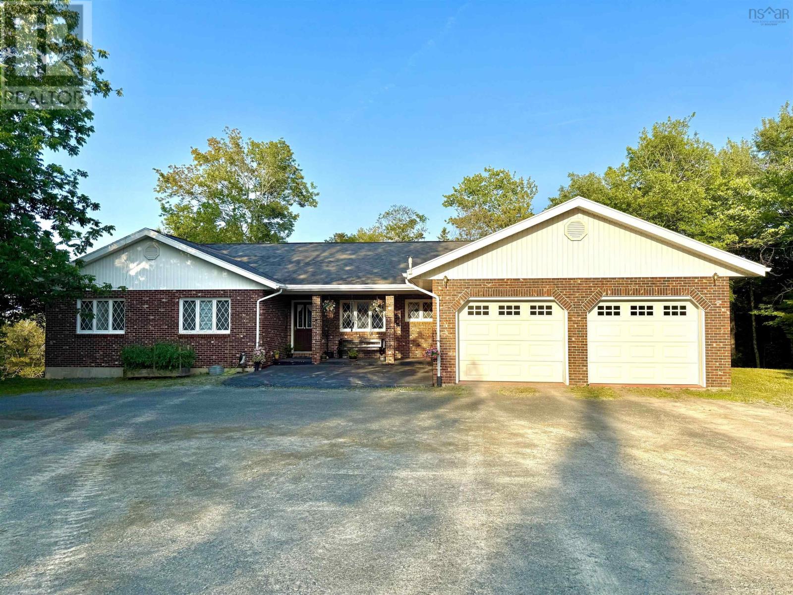 10 Long Lake Road, East Uniacke, Nova Scotia  B0N 1Z0 - Photo 1 - 202505427