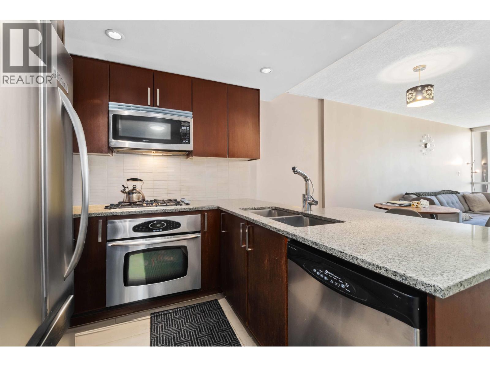 2102 2978 Glen Drive, Coquitlam, British Columbia  V3B 0C3 - Photo 34 - R3035413