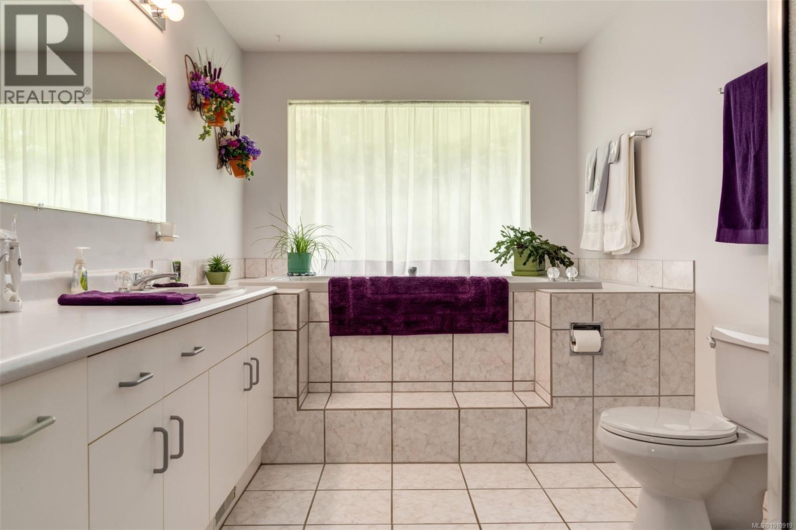 Property at 1760 Woobank Rd image 4