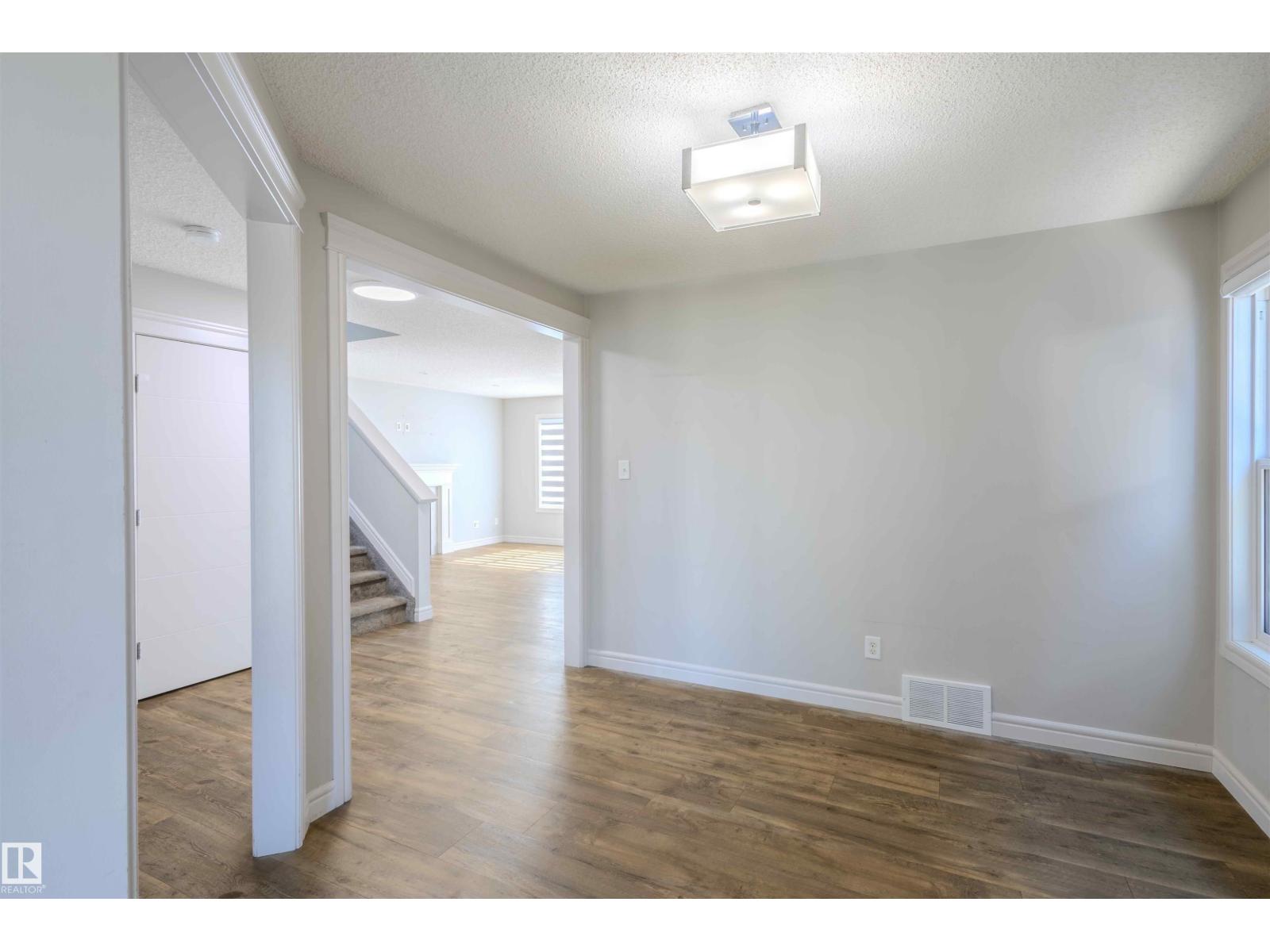 1627 158 Street Sw Sw, Edmonton, Alberta  T6W 3E7 - Photo 3 - E4452610