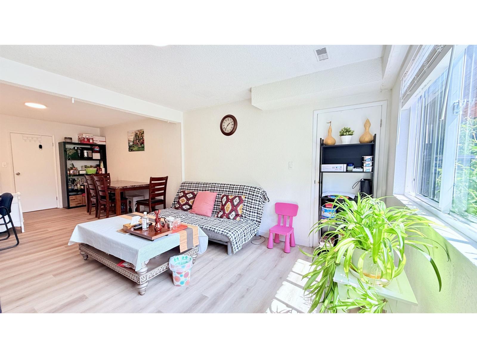 Property at 20763 39A AVENUE image 3