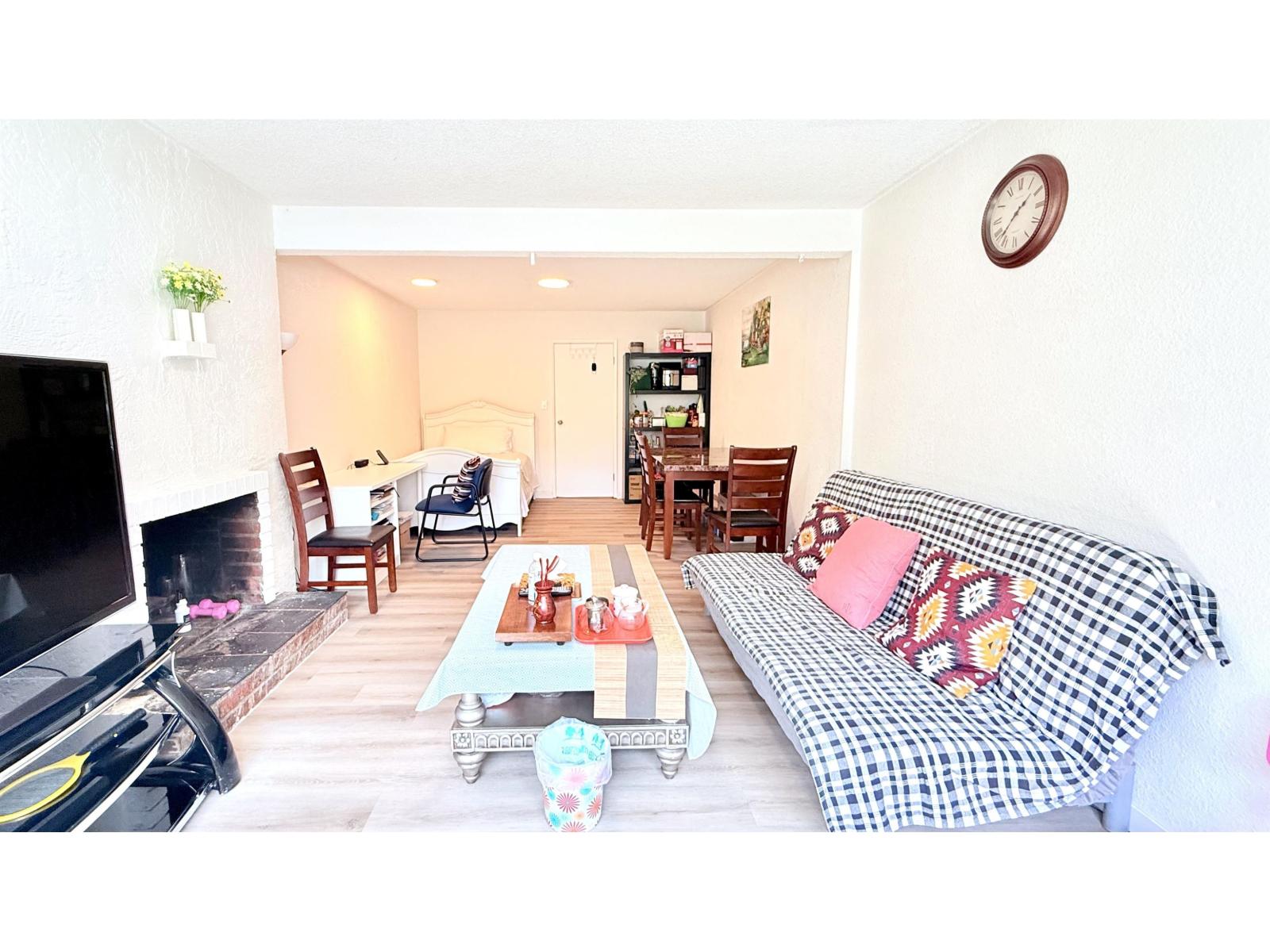 Property at 20763 39A AVENUE image 4