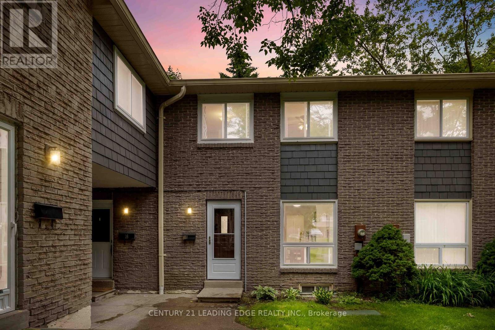 18 ROCK FERN WAY, Toronto, Ontario