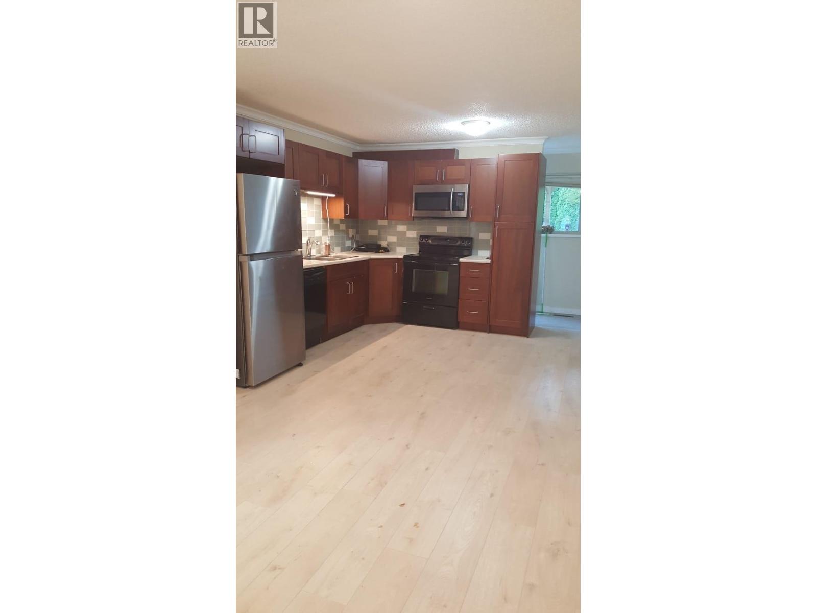 Property at 883 NAIRN COURT image 4