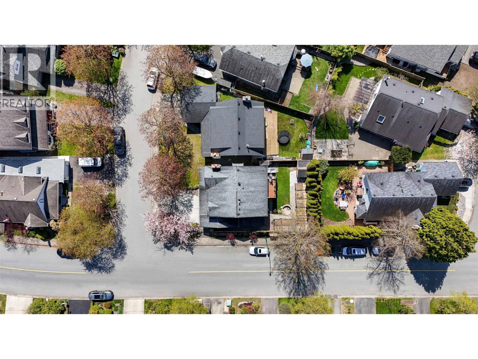 Property at 883 NAIRN COURT image 3