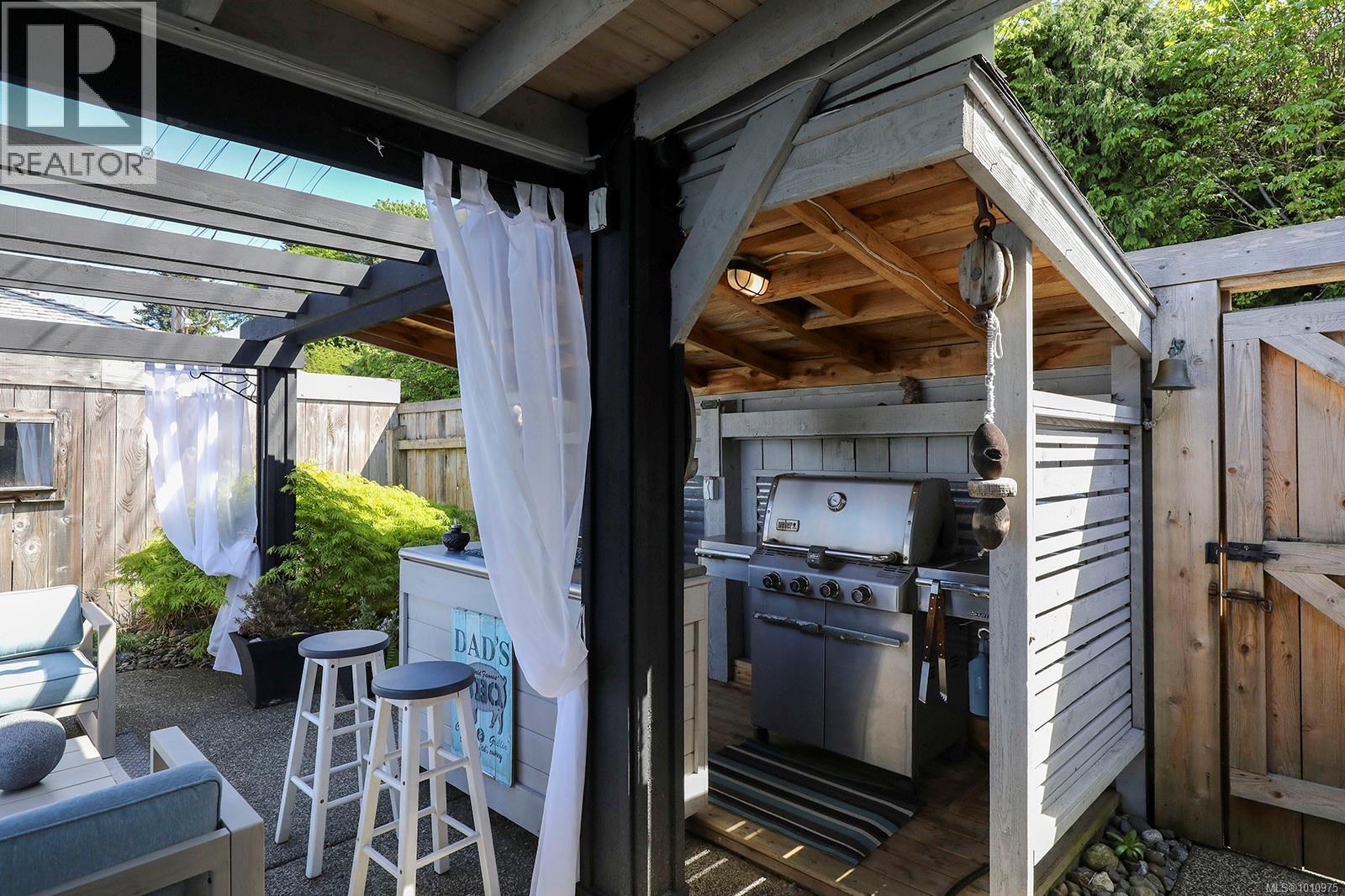 2935 Island Hwy W, Qualicum Beach, British Columbia  V9K 2H2 - Photo 35 - 1010975
