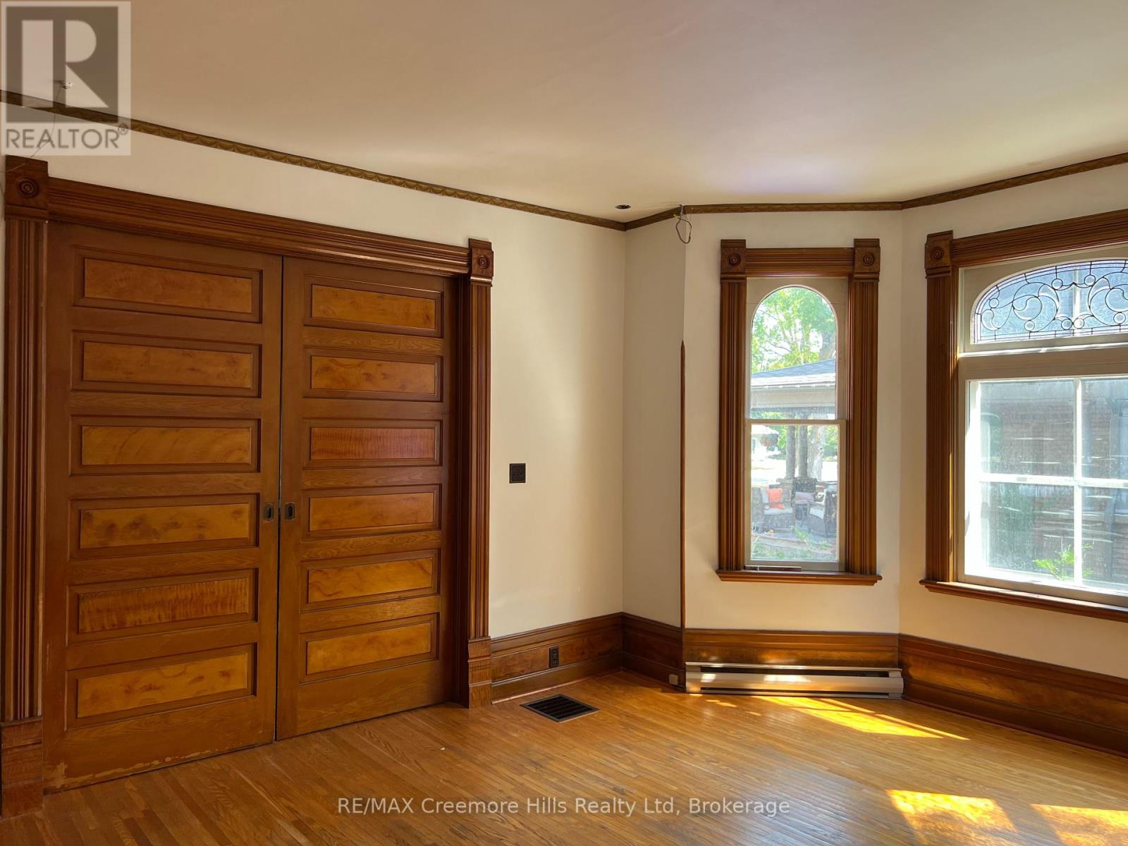 3 Wellington Street E, Clearview, Ontario  L0M 1G0 - Photo 14 - S12340820