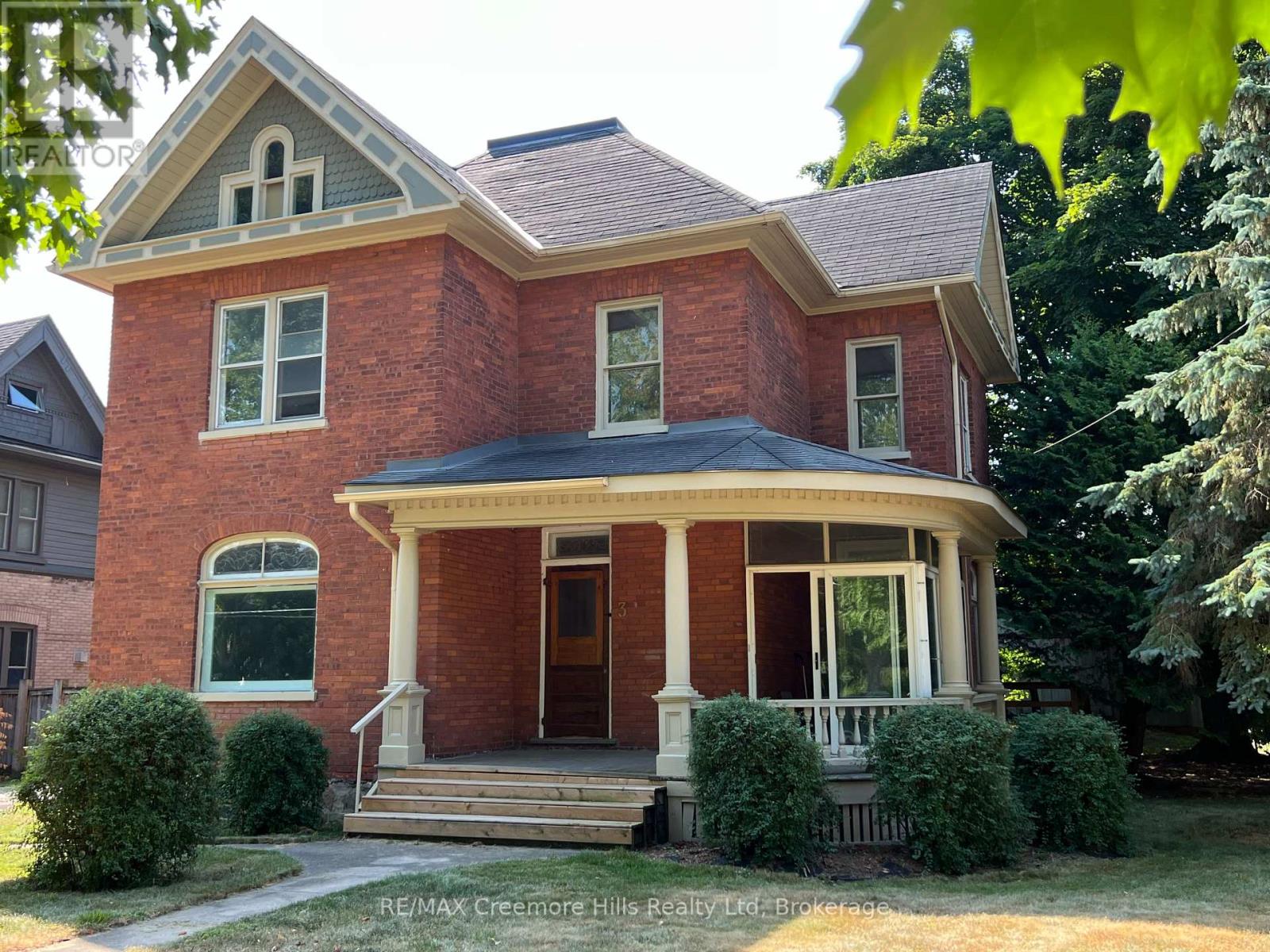 3 Wellington Street E, Clearview, Ontario  L0M 1G0 - Photo 2 - S12340820