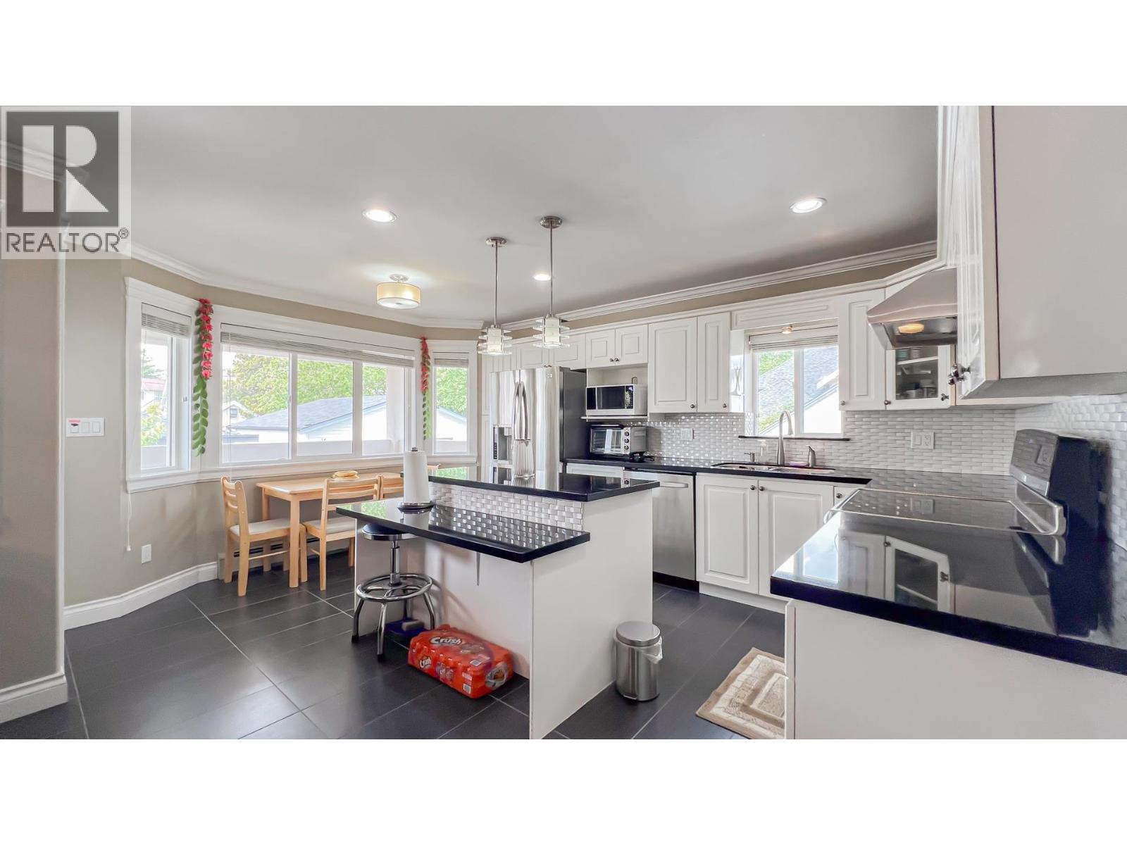 2041 Edinburgh Street, New Westminster, British Columbia V3M 2X7 - Photo 12 - R3036568