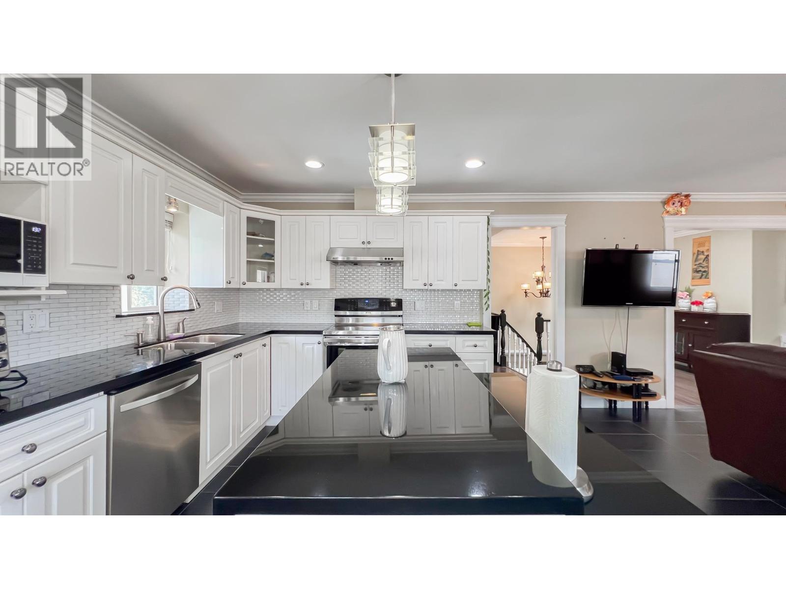 2041 Edinburgh Street, New Westminster, British Columbia V3M 2X7 - Photo 14 - R3036568