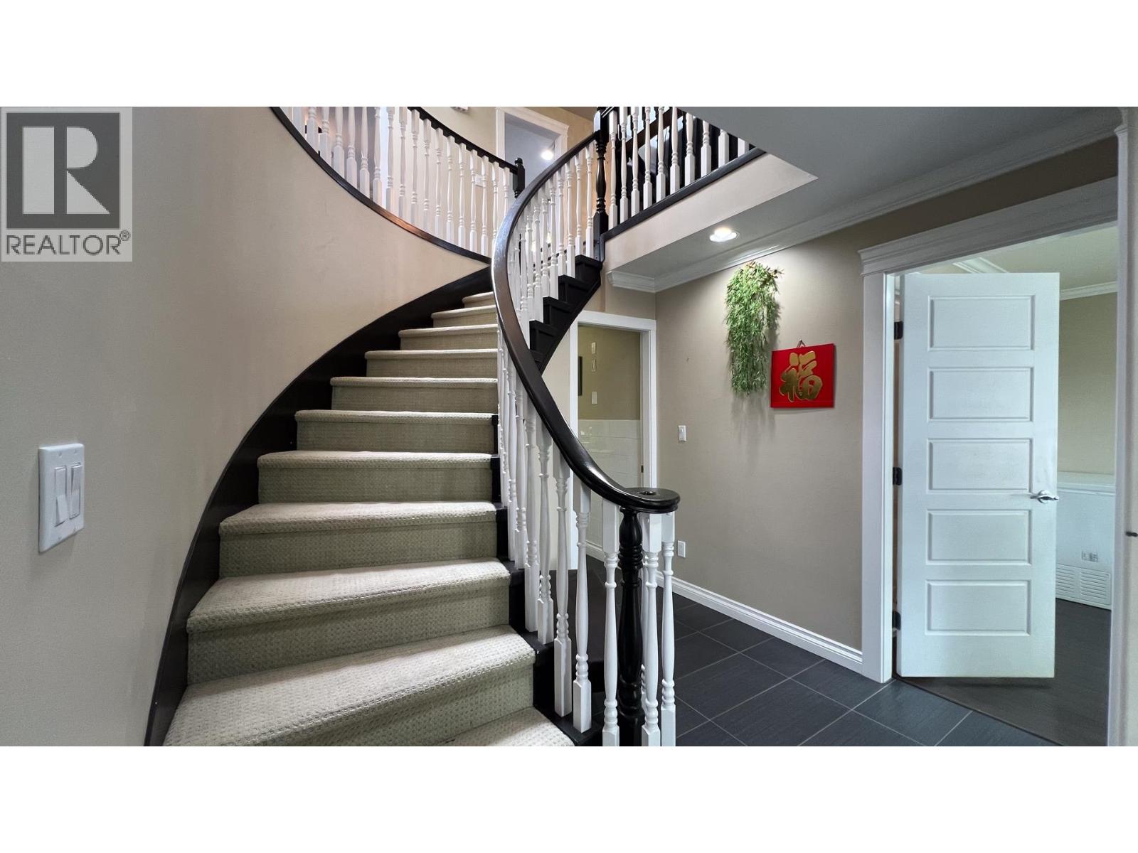 2041 Edinburgh Street, New Westminster, British Columbia V3M 2X7 - Photo 4 - R3036568