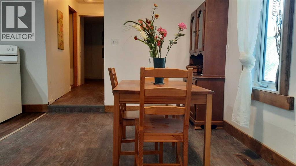 240 2 Avenue, Drumheller, Alberta  T0J 1B0 - Photo 7 - A2248073