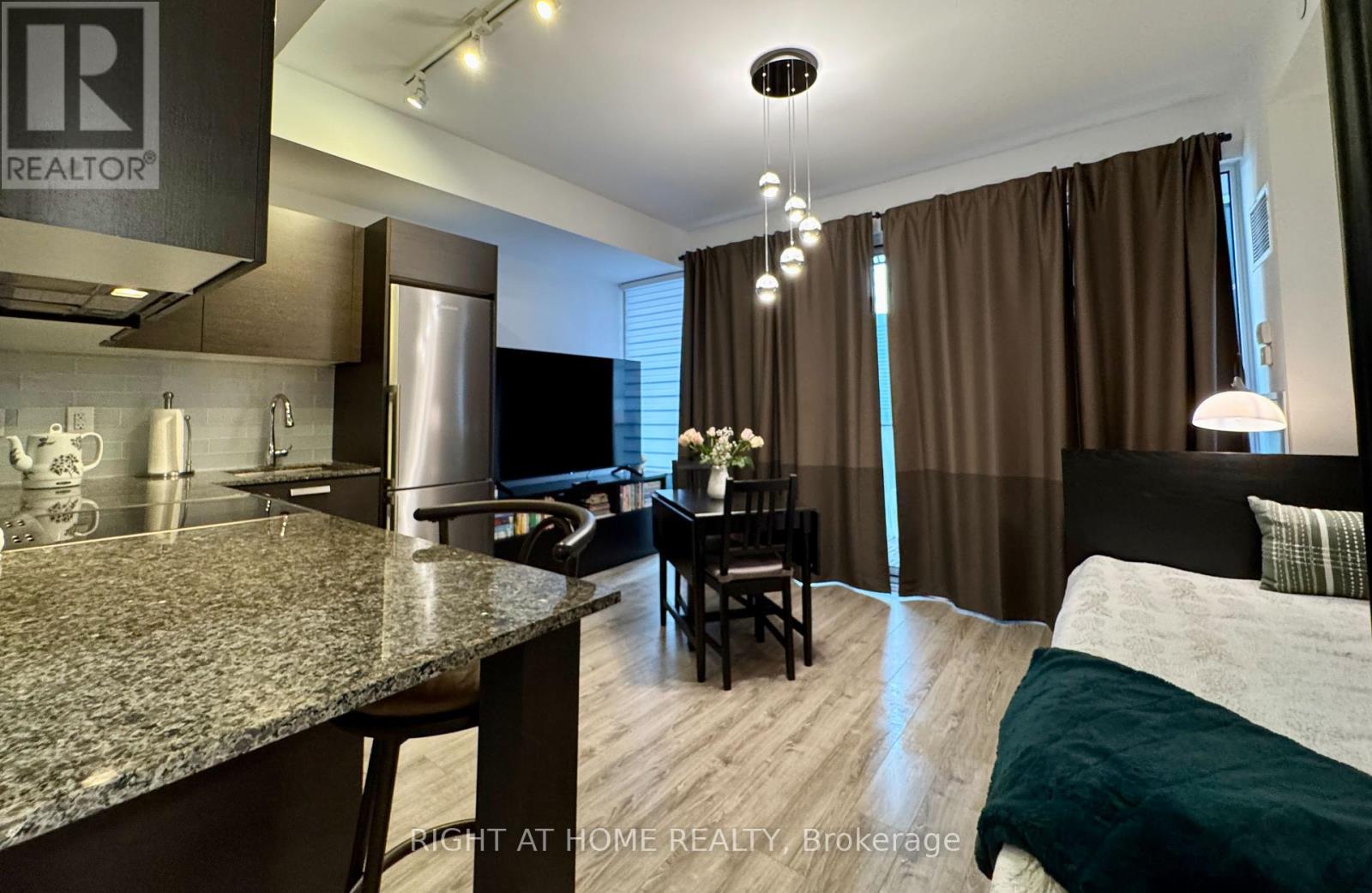 2206 - 42 Charles Street E, Toronto, Ontario  M4Y 1N3 - Photo 11 - C12340814