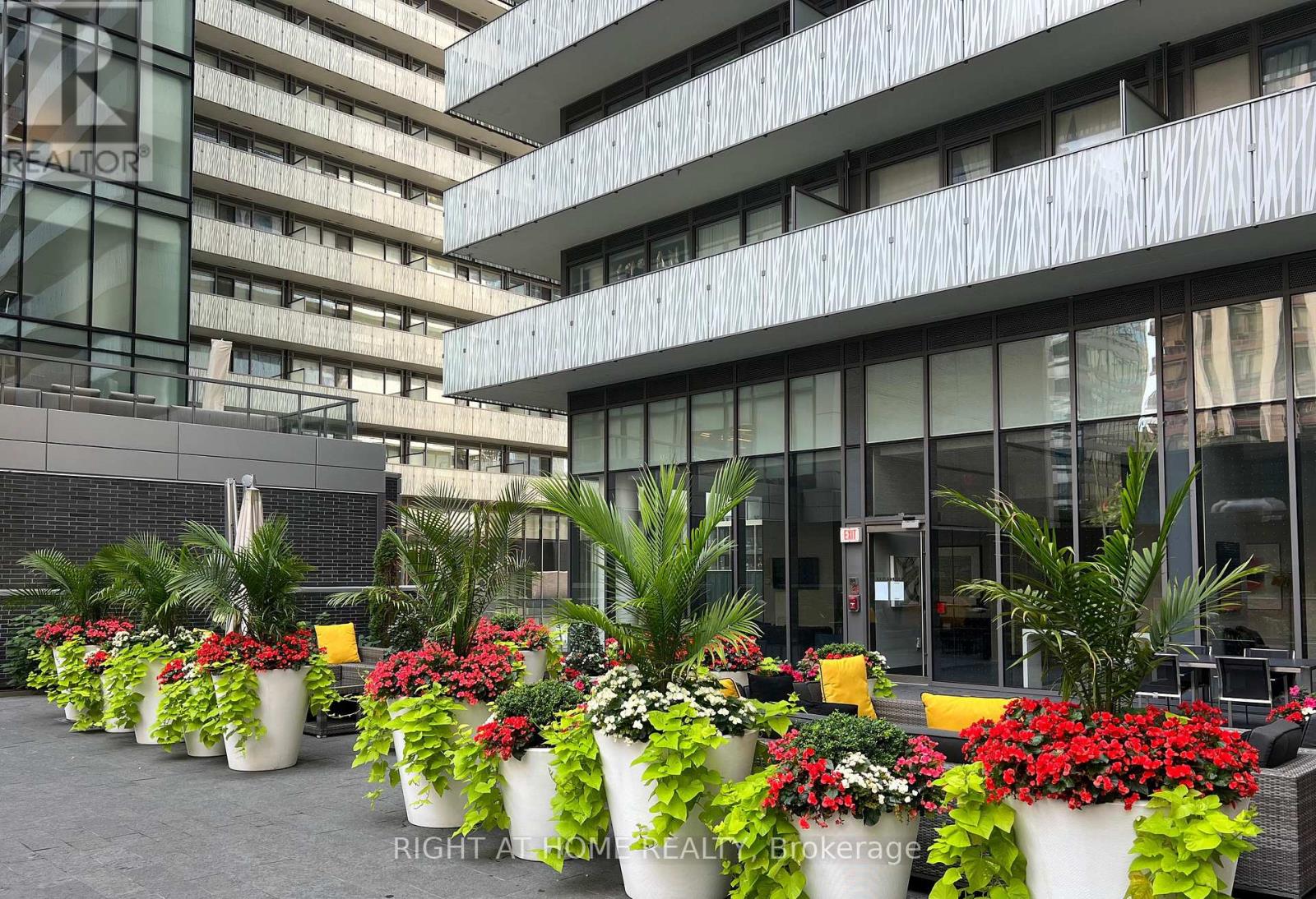 2206 - 42 Charles Street E, Toronto, Ontario  M4Y 1N3 - Photo 18 - C12340814