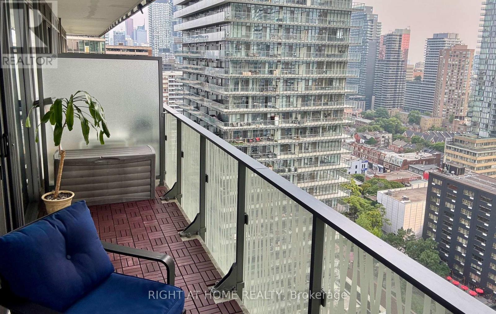 2206 - 42 Charles Street E, Toronto, Ontario  M4Y 1N3 - Photo 2 - C12340814