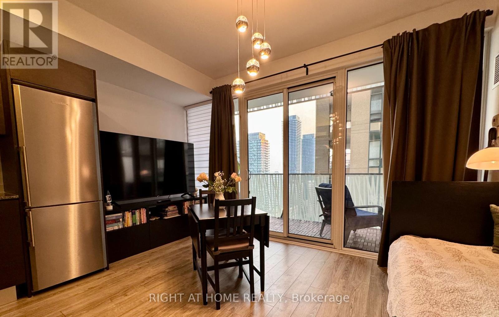 2206 - 42 Charles Street E, Toronto, Ontario  M4Y 1N3 - Photo 5 - C12340814