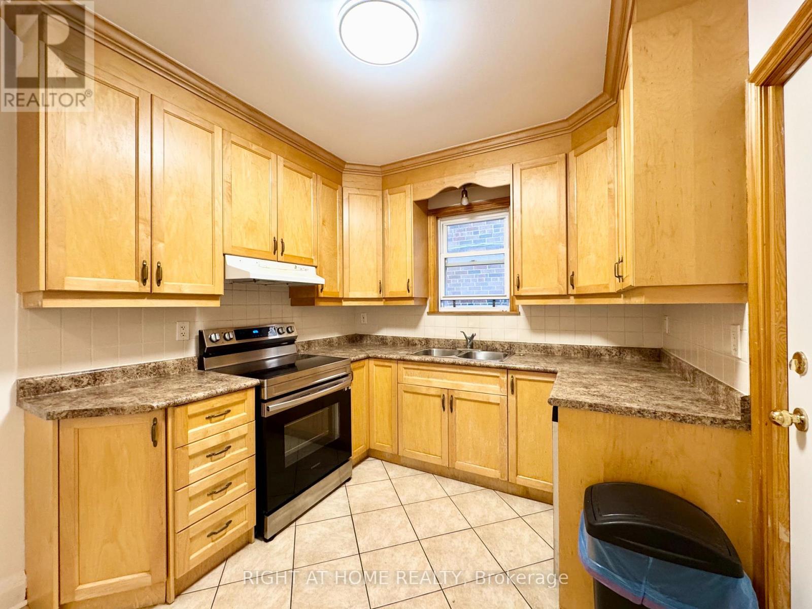 Main Apartment - 1198 Avenue Road, Toronto, Ontario  M5N 2G1 - Photo 20 - C12319398