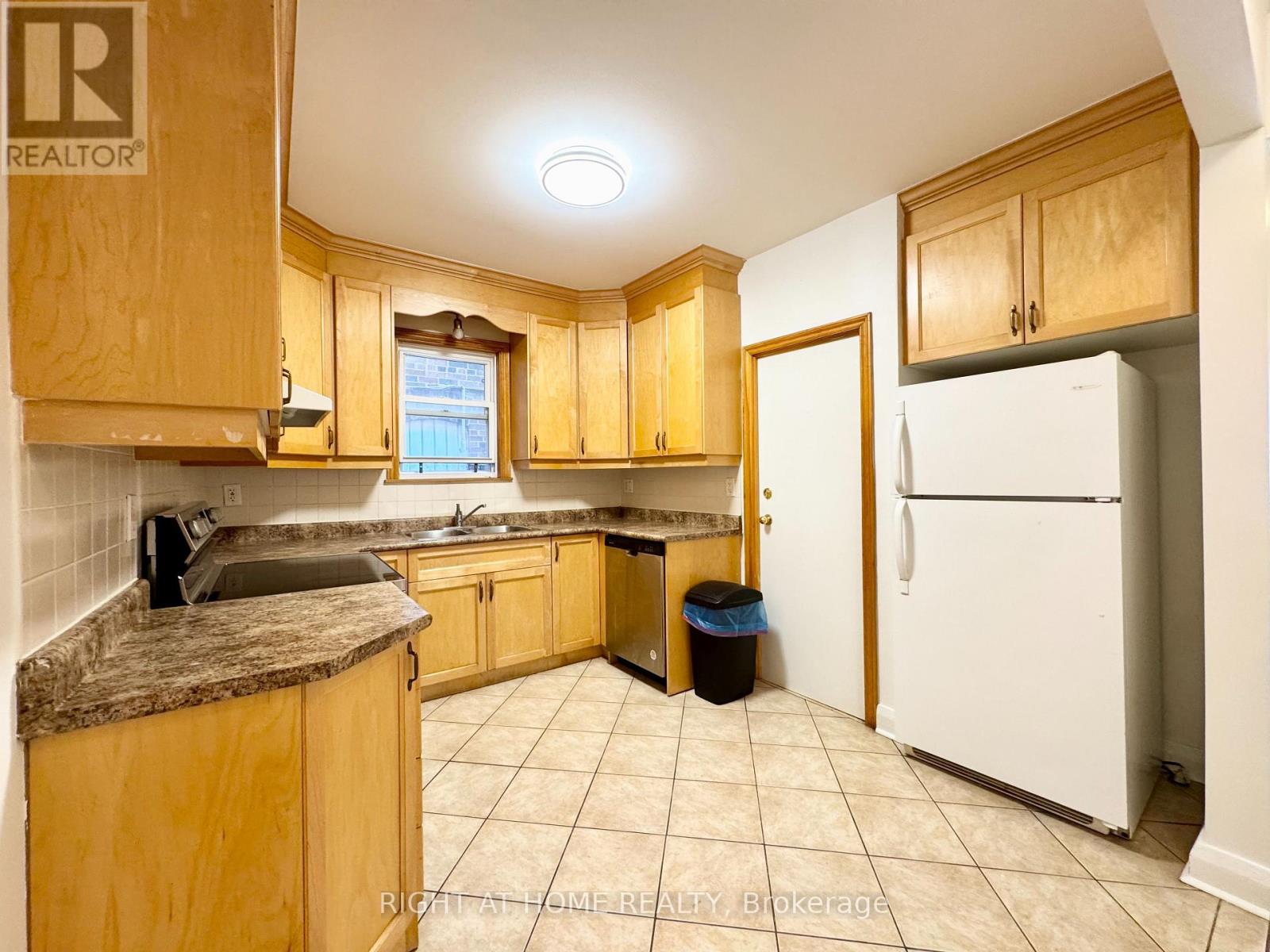 Main Apartment - 1198 Avenue Road, Toronto, Ontario  M5N 2G1 - Photo 17 - C12319398