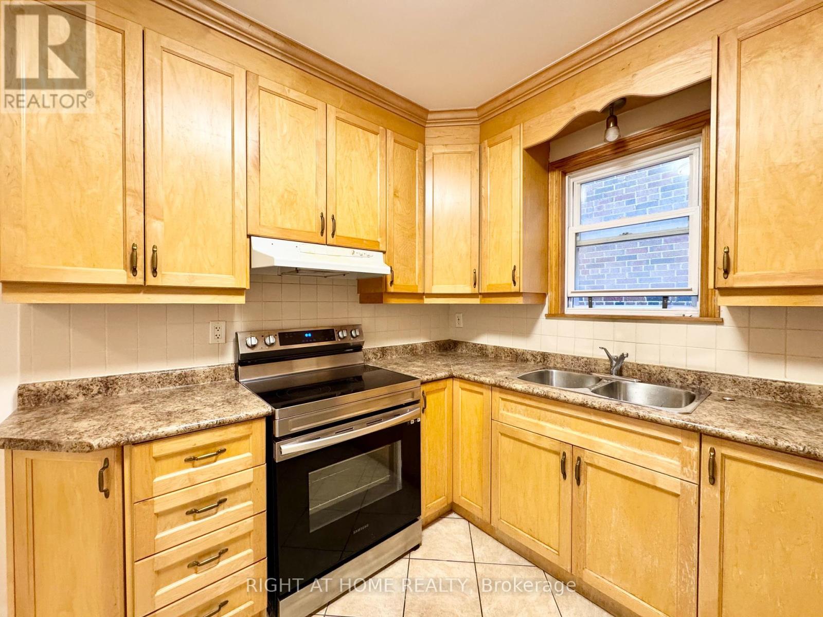 Main Apartment - 1198 Avenue Road, Toronto, Ontario  M5N 2G1 - Photo 21 - C12319398
