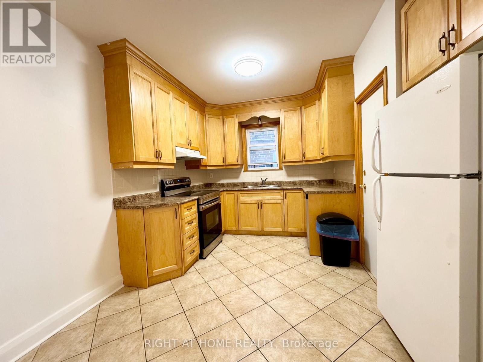 Main Apartment - 1198 Avenue Road, Toronto, Ontario  M5N 2G1 - Photo 18 - C12319398