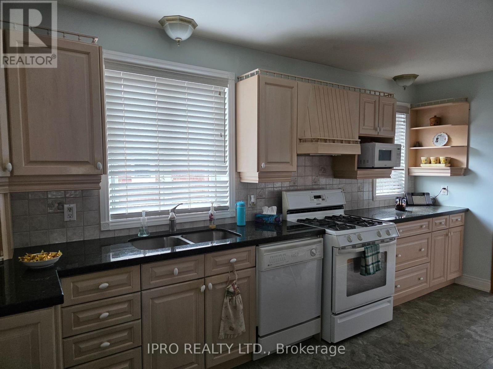 Property at 37 SHELLEY STREET image 4